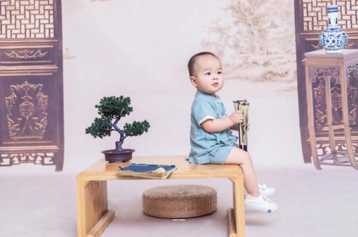 抚州宝宝边吃奶边挣扎烦躁